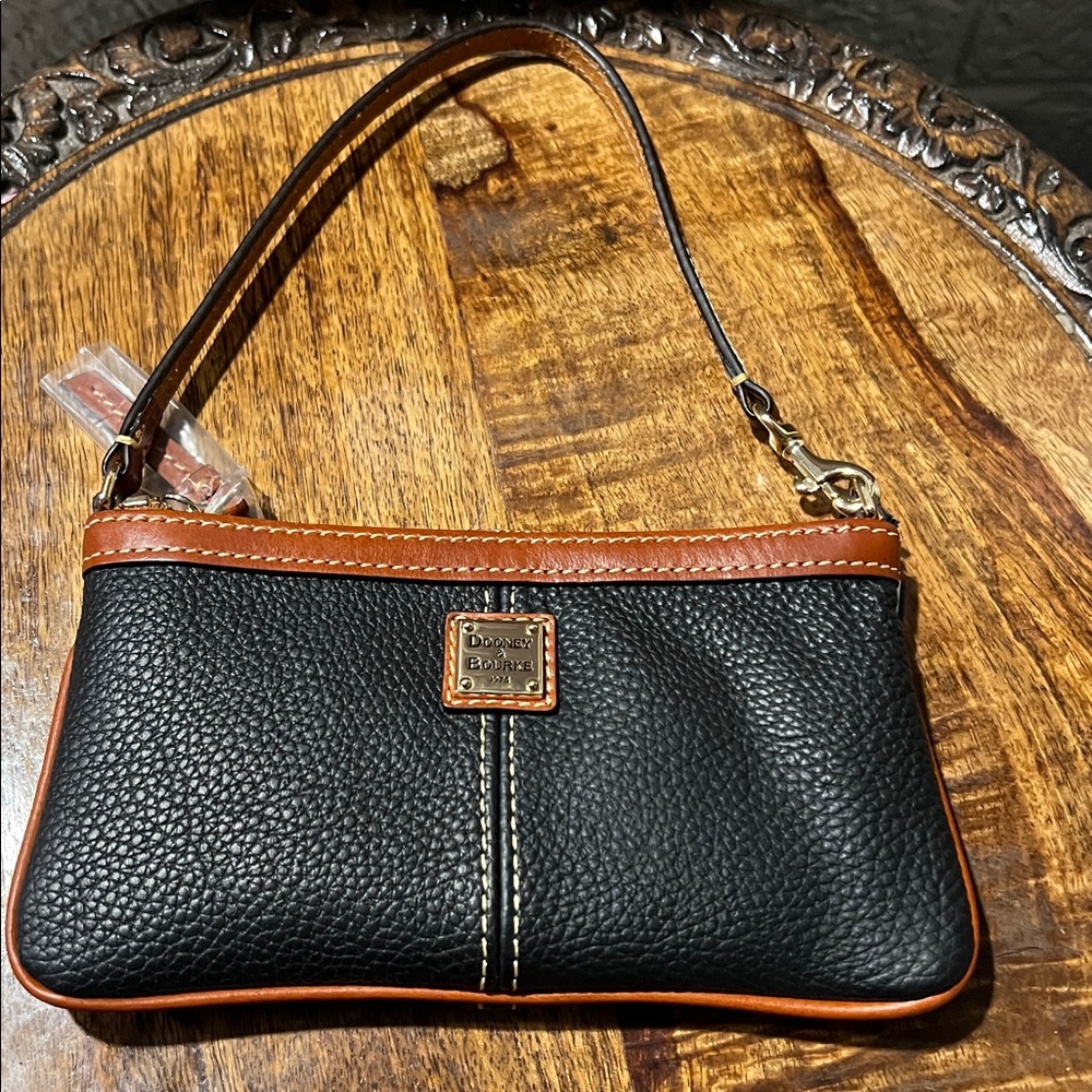 Dooney & Bourke Black Wristlet Pebble Grain Leather - Picture 6 of 16